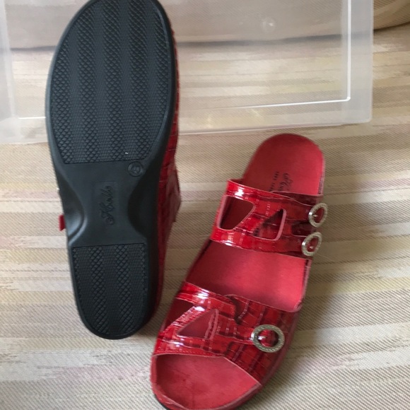 Women’s Red Sandals - Picture 3 of 5